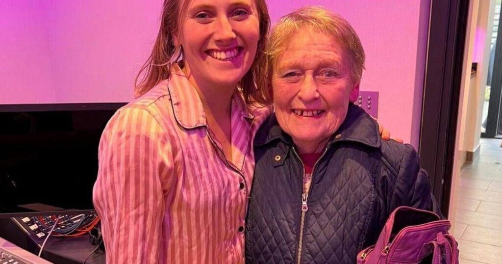 Je pensais que grand-mère était naïve en matière de sexe, puis elle a mentionné la banane.