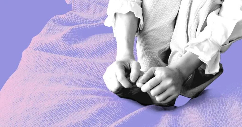 Le fétiche peu connu qui fait chatouiller les gens en rose dans la chambre