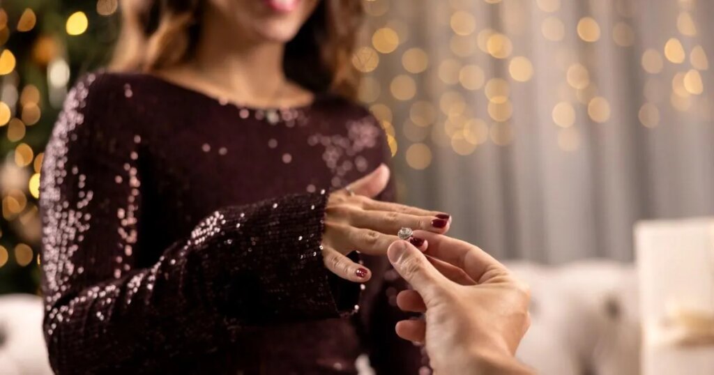 Vous venez de vous fiancer ? 3 signes avant-coureurs que votre proposition était un « réseau de tais-toi »