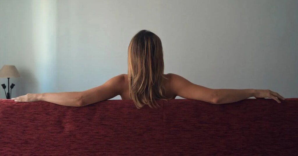 Je pensais faire un plan à trois - jusqu'à ce que des verres à vin soient jetés