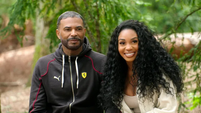 L'âge de l'attraction. (De gauche à droite) Jorge Sanchez, Vanelle Fenmou dans l'épisode 102 d'Age of Attraction. Cr. Avec l'aimable autorisation de Netflix ?? 2026