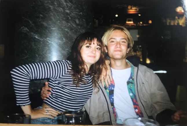 Lauren Jeffries : SHDIG – Lors de notre premier rendez-vous, je lui ai dit « ambiance décontractée uniquement » ? ? six semaines plus tard, nous étions fiancés