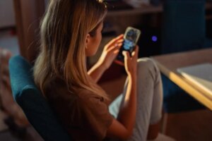 Mon fiancé a triché : j&rsquo;ai vendu la bague et réalisé un bénéfice de 8 000 £