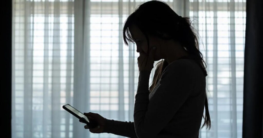 Mon ex me traque toujours depuis l'autre bout du monde