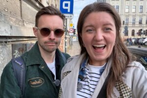 Mon partenaire était sceptique quant à nos vacances – un bandeau sur les yeux lui a fait changer d&rsquo;avis