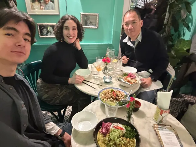 Angela Zaher : Mon mari fait toute la cuisine ? Je ne peux pas croire le jugement que nous recevons