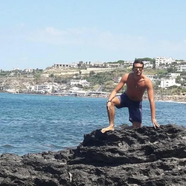 Federico Gualtieri est mort aux Maldives, le Piémontais de 31 ans Cinq touristes, dont un professeur d'université et sa fille, sont morts lors d'une excursion de plongée dans une grotte de 160 pieds de profondeur aux Maldives