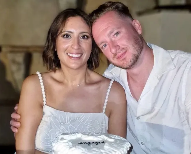 Sarah Edery avec Kevin après leurs fiançailles. Une « mariée en série » qui s'est mariée TROIS fois à l'âge de 26 ans se marie pour la quatrième fois - et dit que son fiancé ?? n'était pas "déconcerté" par ses divorces. Sarah Edery, de Chicago, dans l'Illinois, s'est mariée pour la première fois à 19 ans afin de pouvoir déménager là où son mari militaire était stationné. La relation s'est rompue après 15 mois et deux ans plus tard, elle s'est à nouveau mariée pour des raisons logistiques avant de se rendre compte qu'il s'agissait d'un mariage. "erreur".Elle a rencontré son troisième mari sur eHarmony et ils se sont mariés un an avant la rupture de la relation. Photo publiée le 10/05/2026