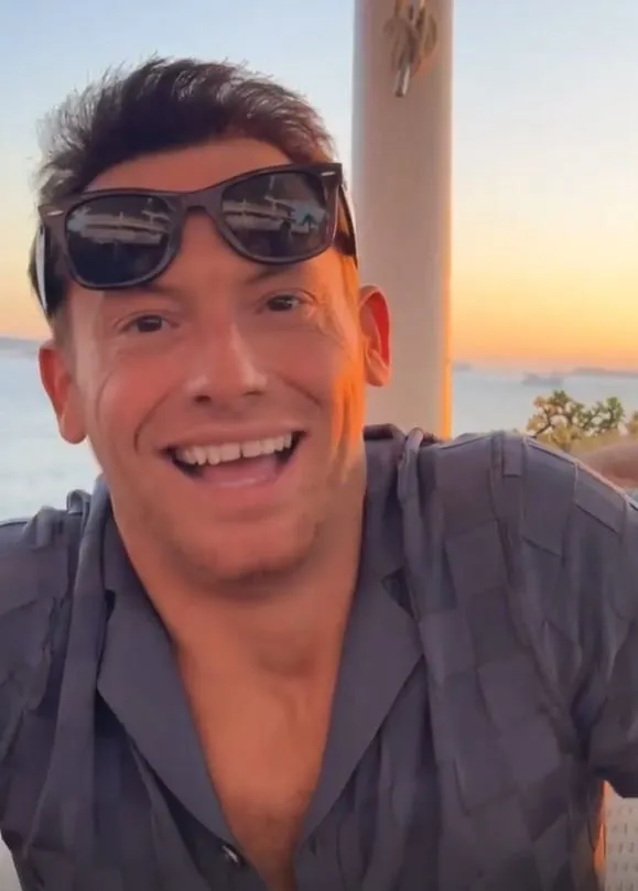 Dans l'enterrement de vie de garçon arrosé de Joe Swash