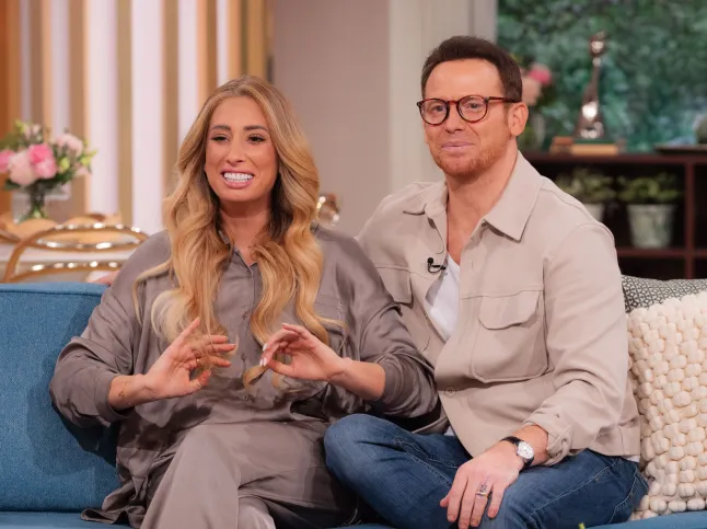Usage éditorial uniquement crédit obligatoire : photo de Ken McKay/ITV/Shutterstock (15498745ao) Stacey Solomon, Joe Swash 'This Morning' TV show, Londres, Royaume-Uni - 22 septembre 2025