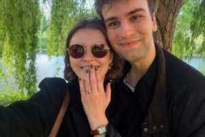 Est-ce qu&rsquo;épouser votre amour d&rsquo;enfance est romantique – ou trop « conservateur » maintenant ?
