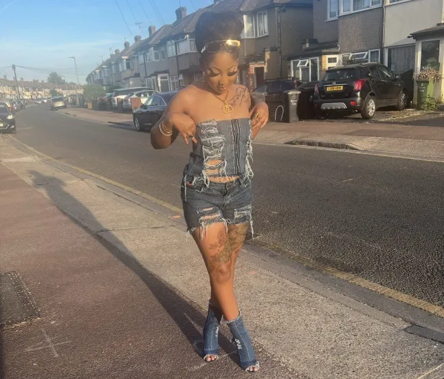 Shakira Bruce-Abubakar : Photo des tatouages ​​: fournie
