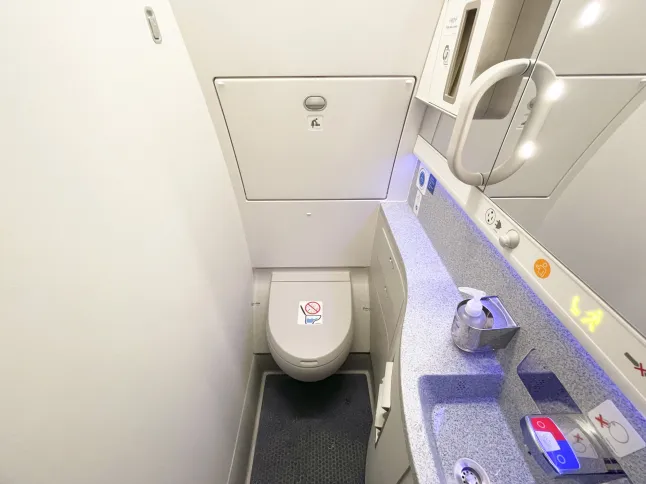 Toilettes d'avion