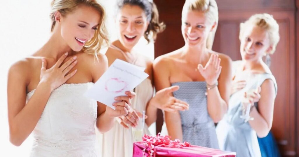 C'est le montant que les Britanniques pensent que vous devriez dépenser pour un cadeau de mariage