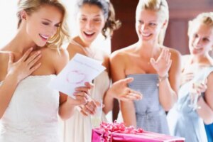 C&rsquo;est le montant que les Britanniques pensent que vous devriez dépenser pour un cadeau de mariage