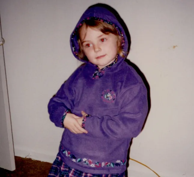 ALICE GIDDINGS À UTILISER UNIQUEMENT : Photos d'enfance de l'auteur Katya sur le fait d'être une mariée par correspondance