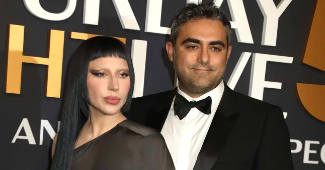 Lady Gaga et Michael Polansky vus aux arrivées de SNL 50 - The Anniversary Special Red Carpet pour célébrer le 50e anniversaire de l'émission télévisée Saturday Night Live qui s'est tenue au 30 Rockefeller Center. (Photo : Nancy Kaszerman/Zuma Press Wire)