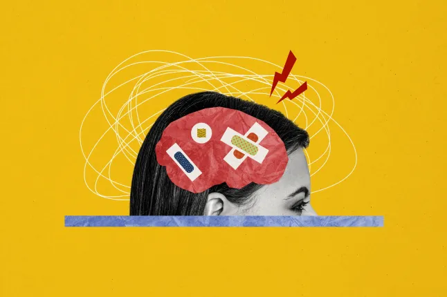 Collage photo composite d'une jeune fille à moitié tête malade cerveau à l'intérieur d'un esprit de syndrome de démence de lésion d'organe enregistré isolé sur fond peint.