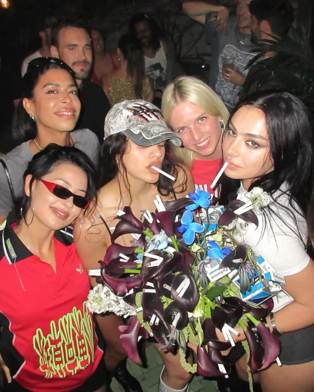 14060723 Les craintes concernant les célébrités rendant le tabagisme à nouveau « cool » alors que les stars s'éveillent sont à la hausse https://www.instagram.com/p/C-TGRD_S6kv/?img_index=3