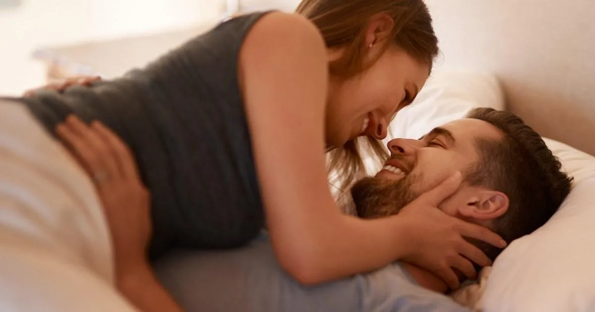L'acte « époustouflant » que les hommes adorent au lit et qui profite également aux femmes