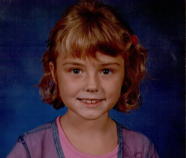 ALICE GIDDINGS À UTILISER UNIQUEMENT : Photos d'enfance de l'auteur Katya sur le fait d'être une mariée par correspondance