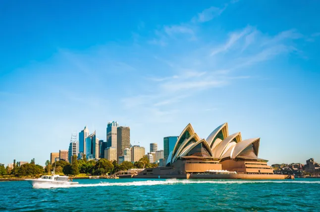 Les toits de la ville de Sydney, en Australie. Quai circulaire et Opéra. points touristiques, photo de voyage, journée ensoleillée ; Numéro d'identification Shutterstock 1037552143 ; commande_achat : - ; emploi: -; client: -; autre : 16097529