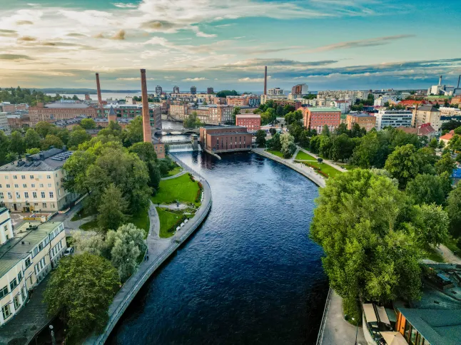 Vue aérienne au-dessus du centre-ville de Tammerkoski, à Tampere, en Finlande